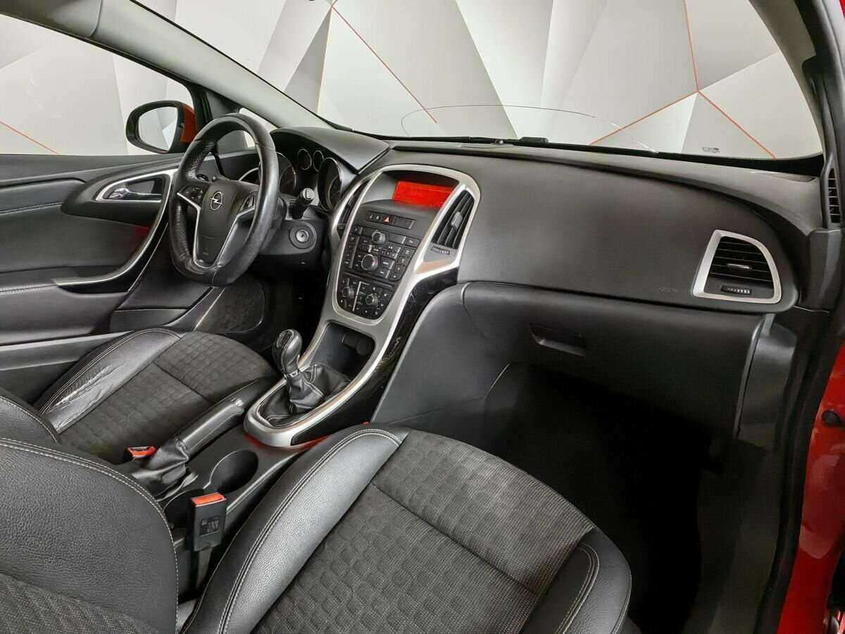 Opel Astra с пробегом — 2012 год. Фото: #8