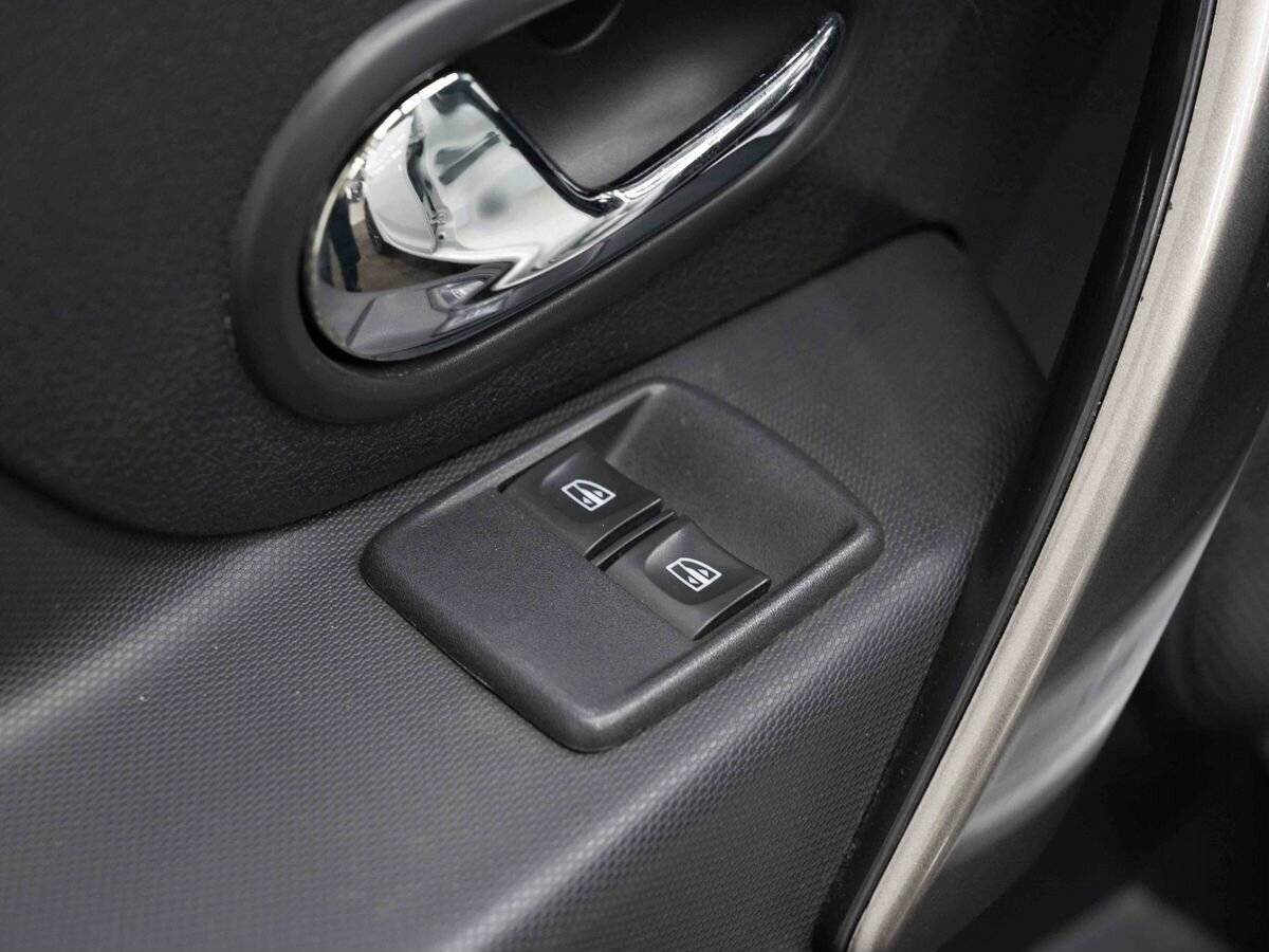 Renault Sandero с пробегом — 2016 год. Фото: #17