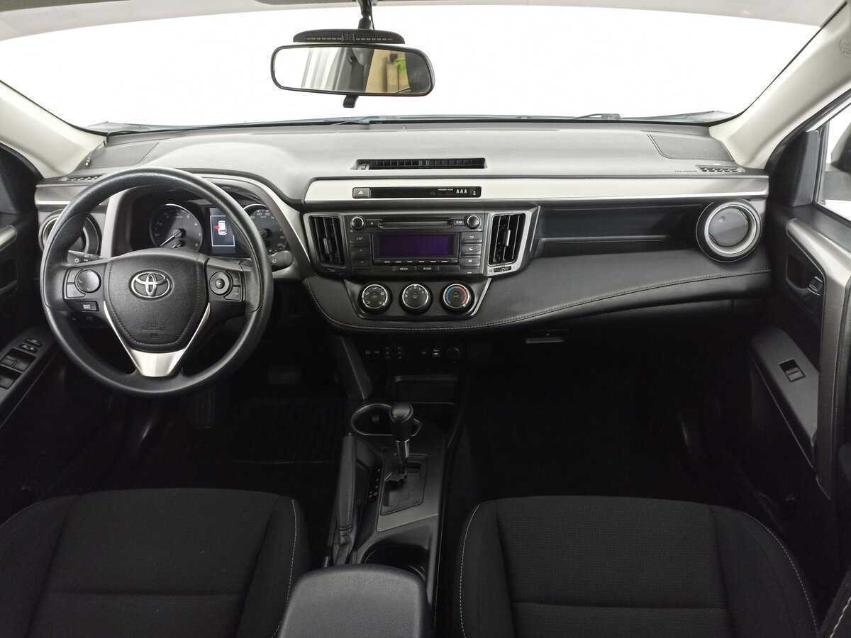 Toyota RAV4 с пробегом — 2017 год. Фото: #8