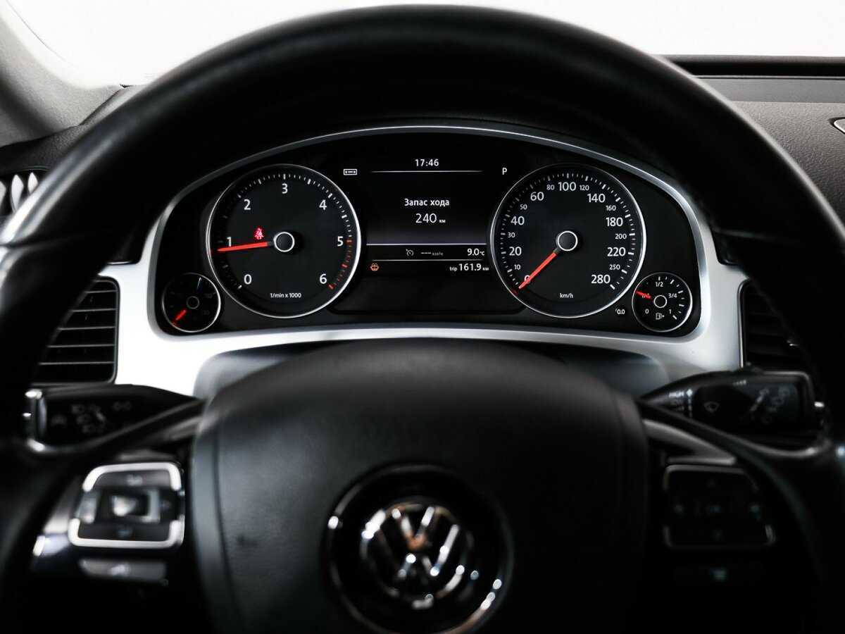 Volkswagen Touareg с пробегом — 2012 год. Фото: #18