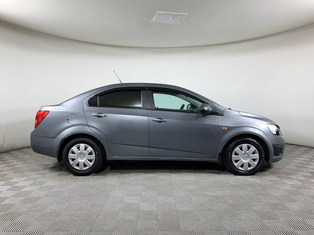 Chevrolet Aveo с пробегом — 2014 год. Фото: #3