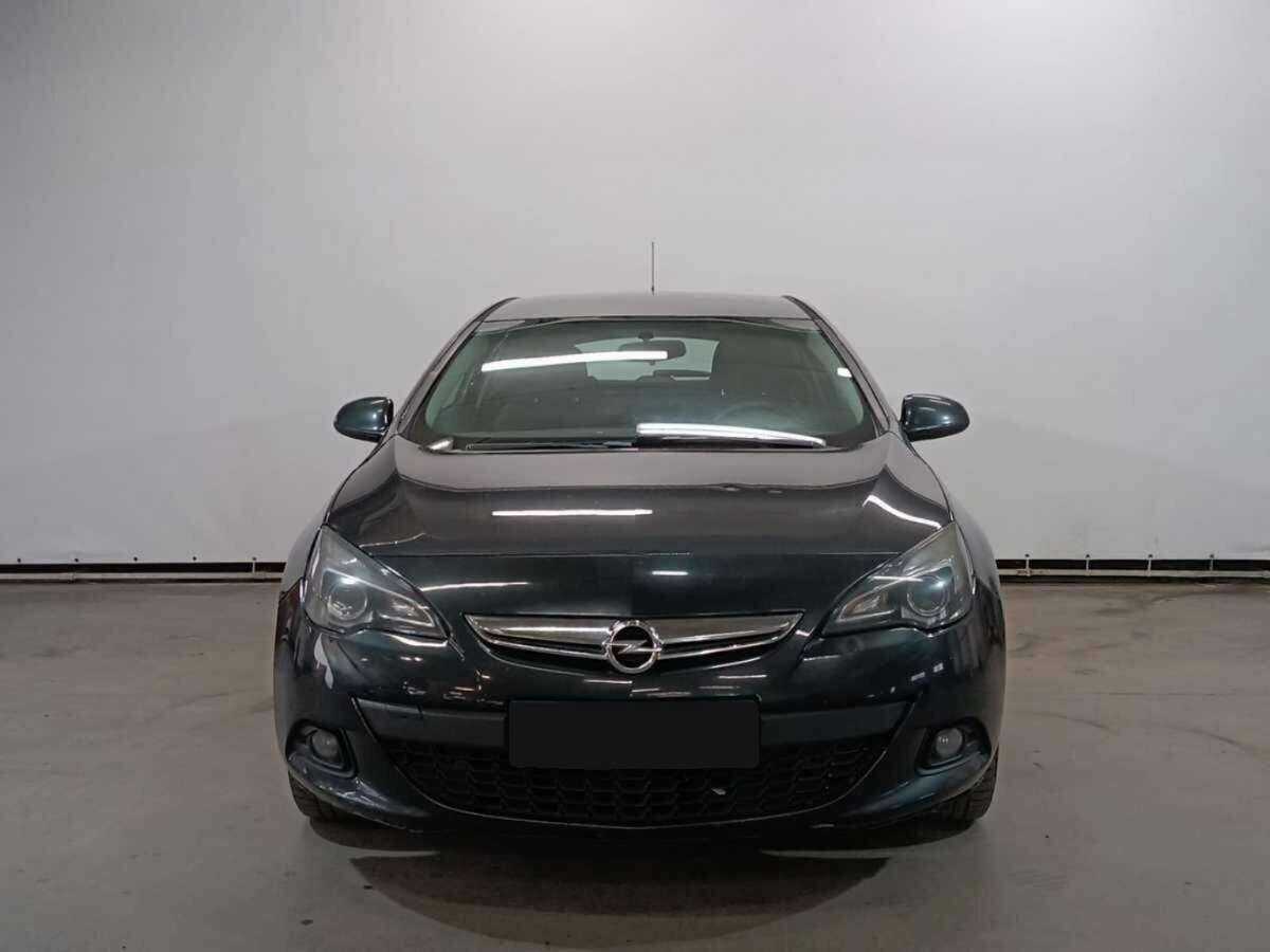 Opel Astra с пробегом — 2012 год. Фото: #1