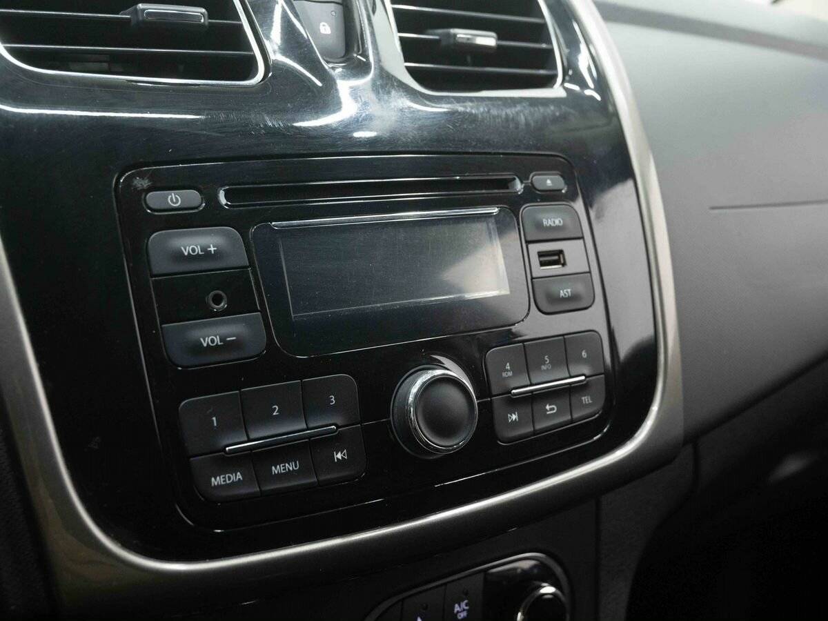 Renault Sandero с пробегом — 2016 год. Фото: #19