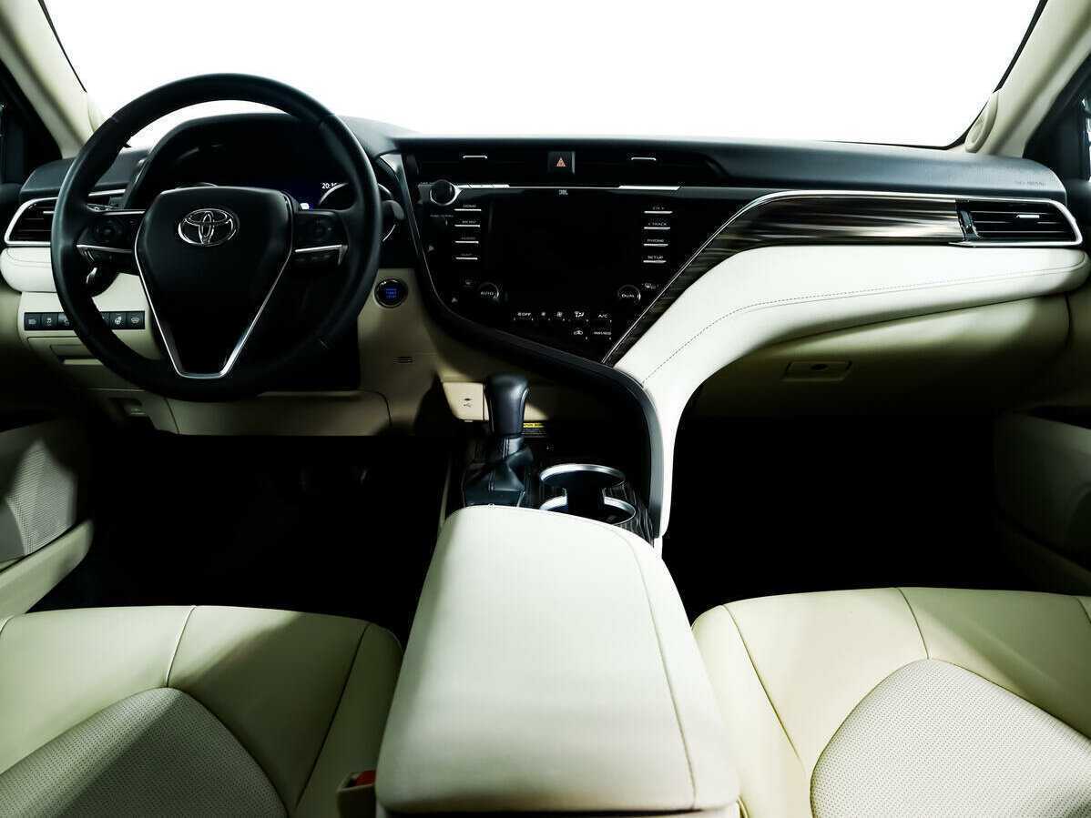 Toyota Camry с пробегом — 2020 год. Фото: #10