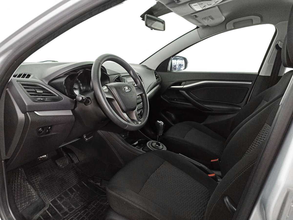 Lada (ВАЗ) Vesta с пробегом — 2015 год. Фото: #11