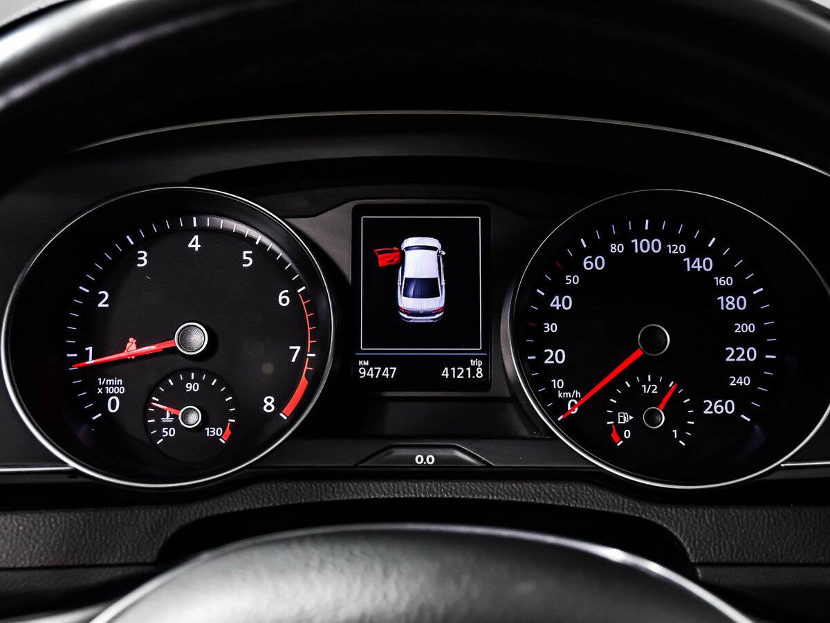 Volkswagen Passat с пробегом — 2018 год. Фото: #8