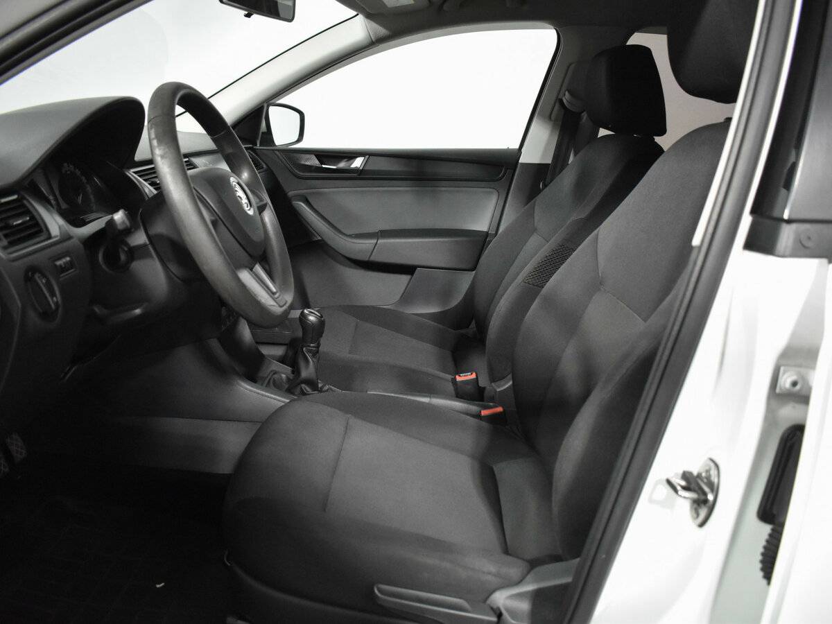 Skoda Rapid с пробегом — 2017 год. Фото: #7