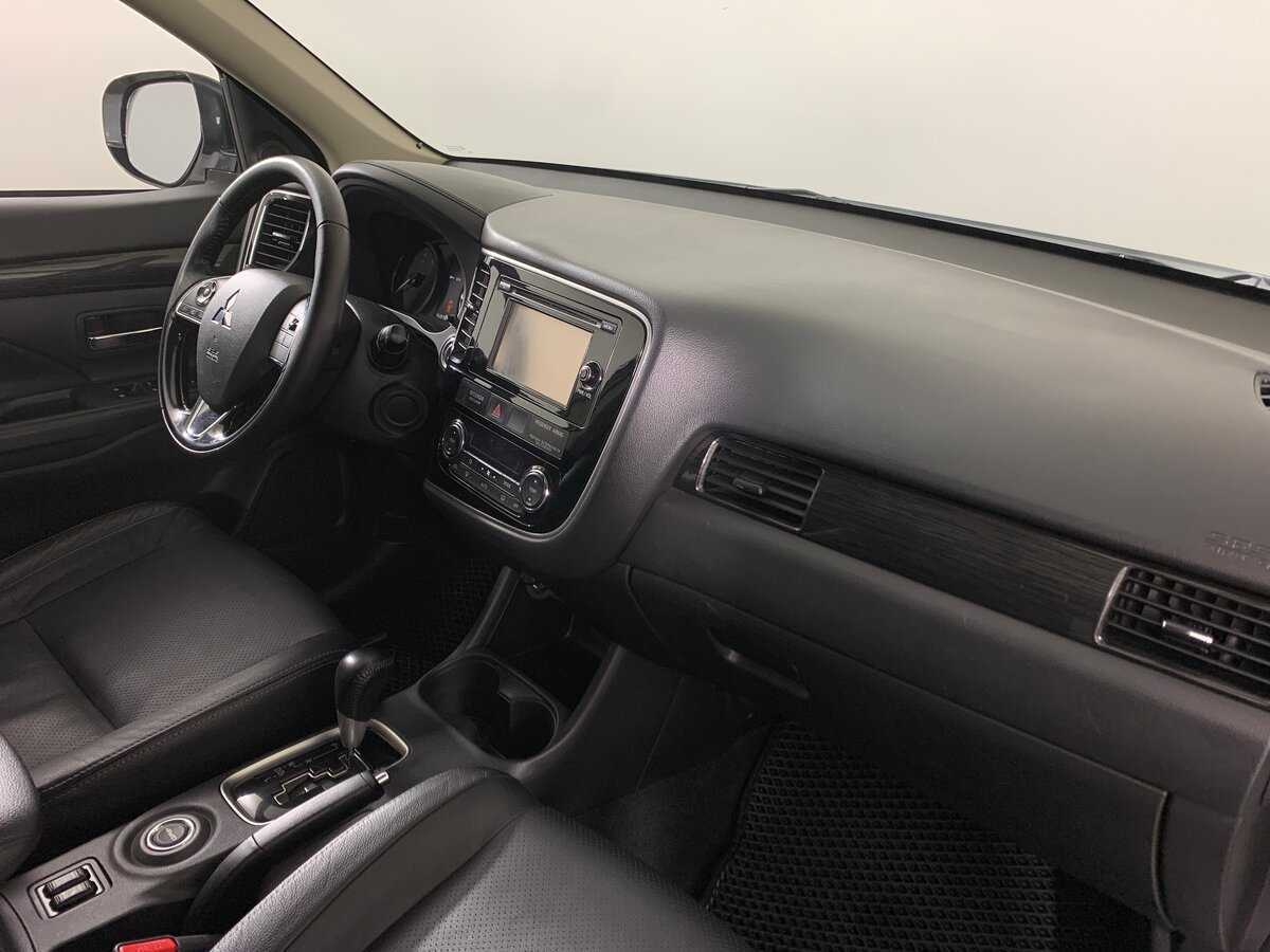Mitsubishi Outlander с пробегом — 2016 год. Фото: #13
