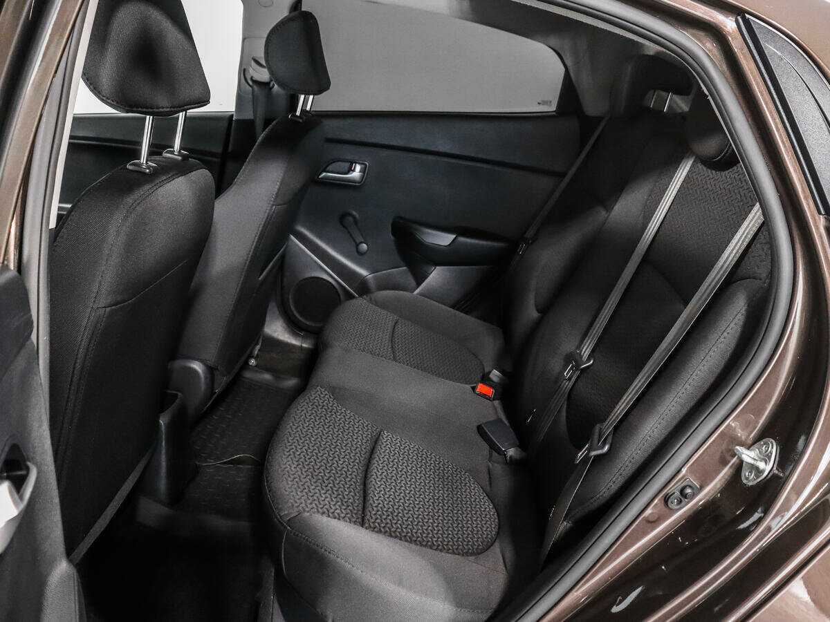 Kia Rio с пробегом — 2015 год. Фото: #9