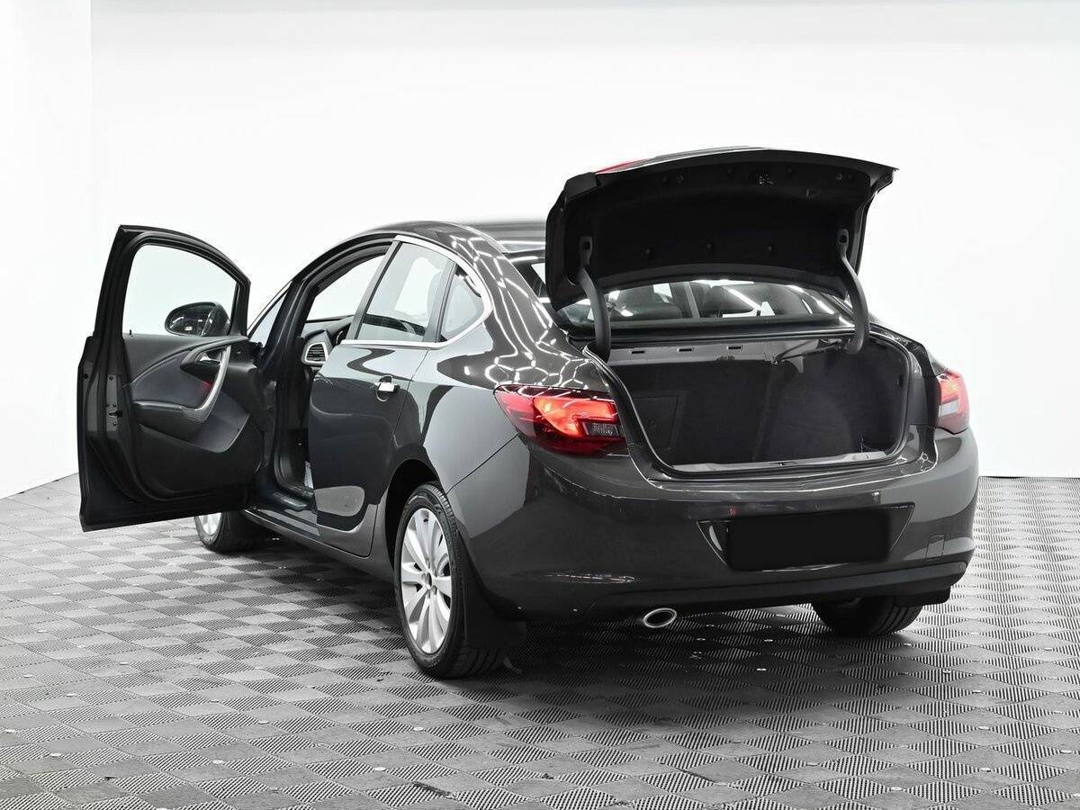 Opel Astra с пробегом — 2013 год. Фото: #4