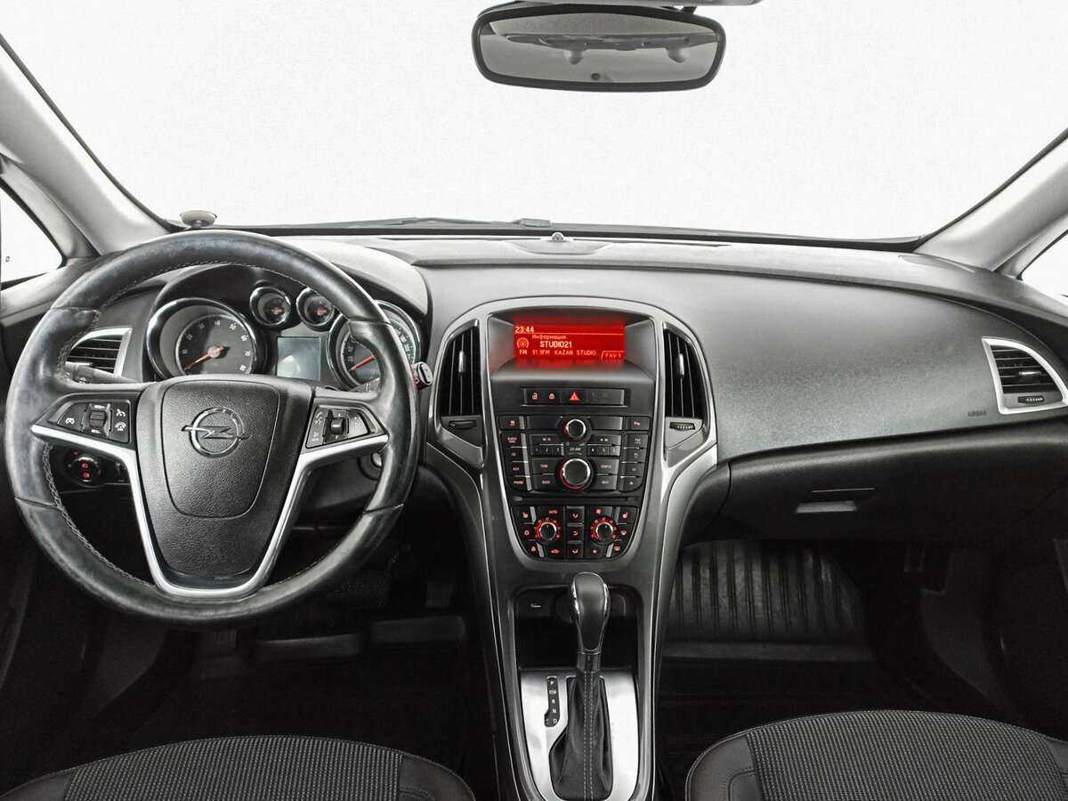 Opel Astra с пробегом — 2012 год. Фото: #11