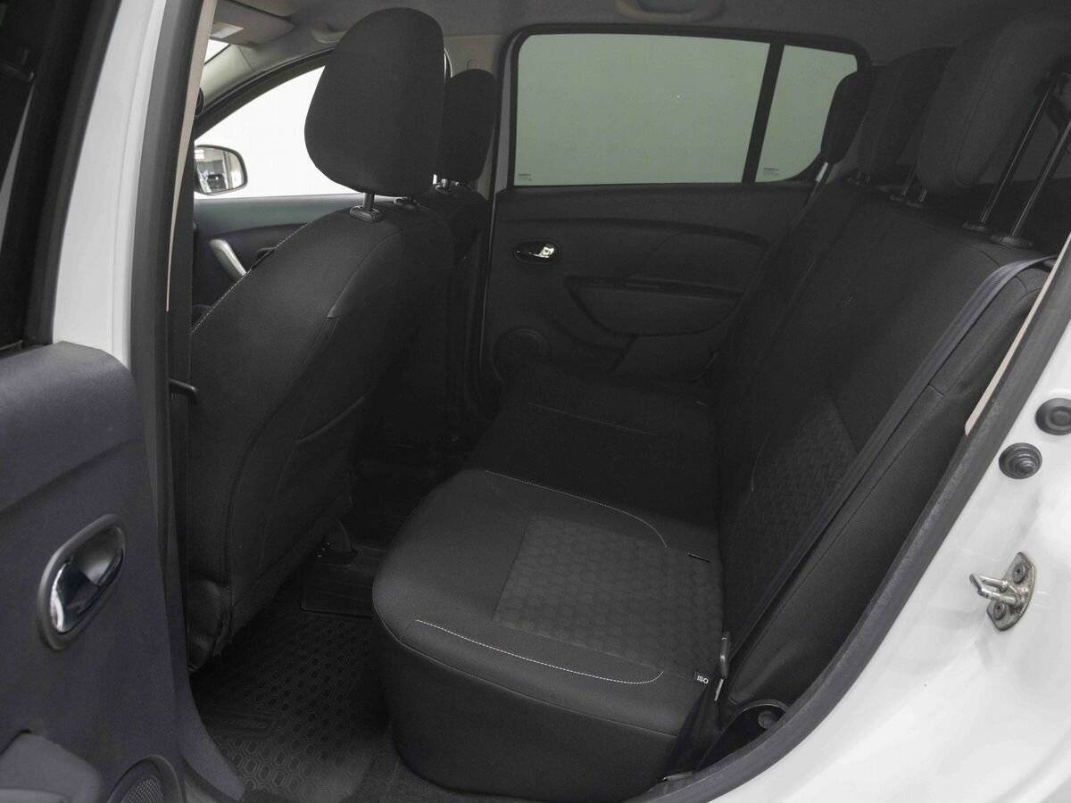 Renault Sandero с пробегом — 2016 год. Фото: #8