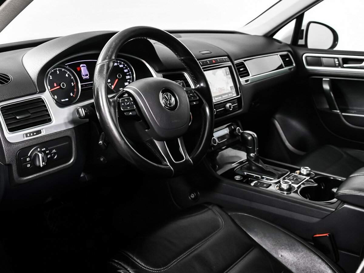 Volkswagen Touareg с пробегом — 2014 год. Фото: #11