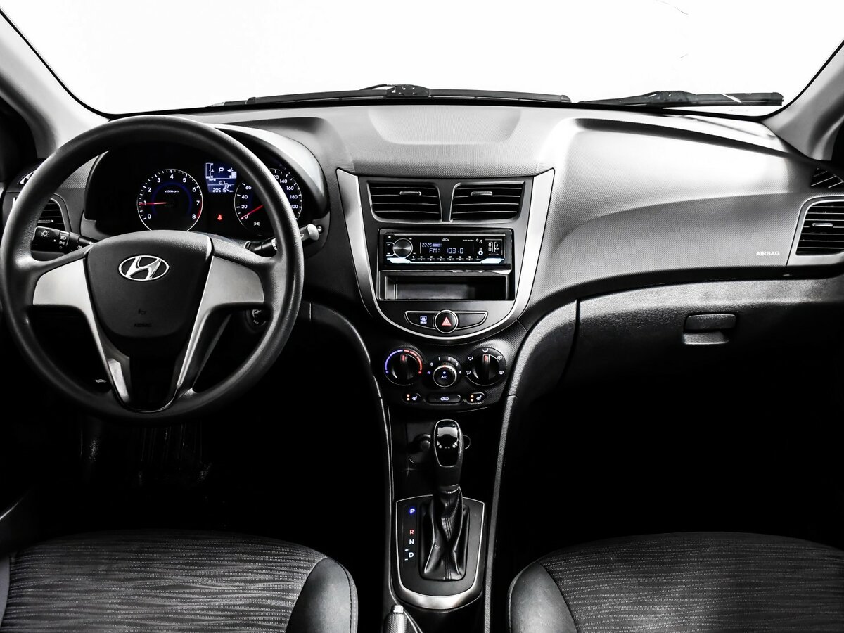 Hyundai Solaris с пробегом — 2016 год. Фото: #9