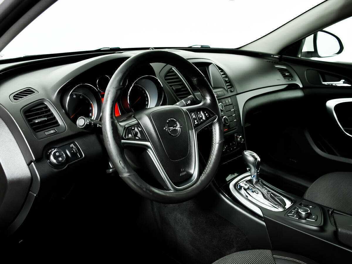 Opel Insignia с пробегом — 2012 год. Фото: #12