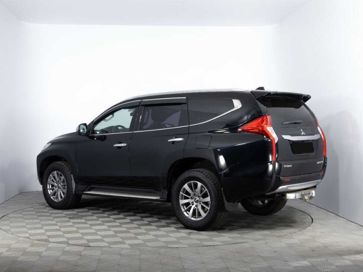 Mitsubishi Pajero Sport с пробегом — 2017 год. Фото: #6