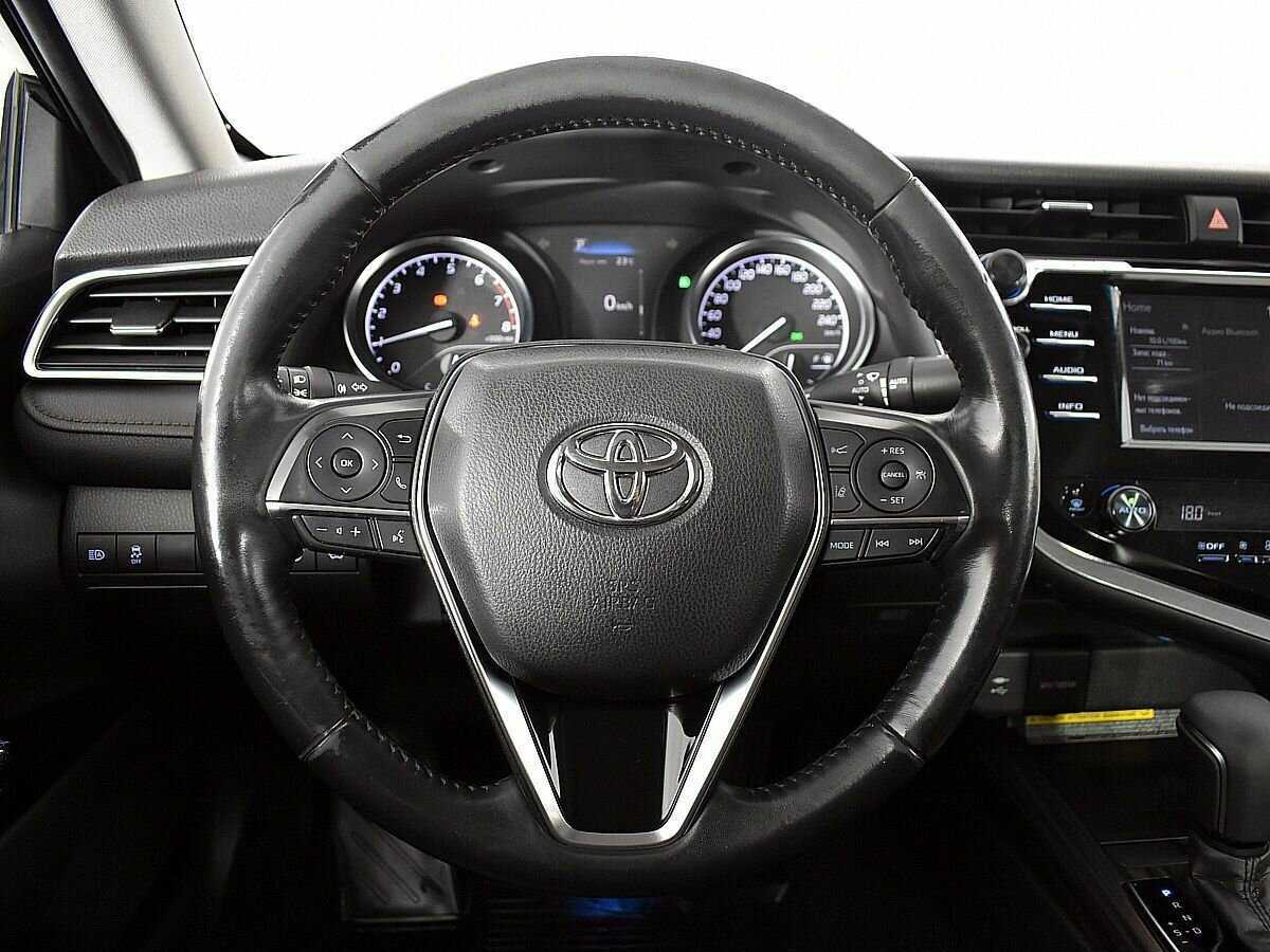 Toyota Camry с пробегом — 2019 год. Фото: #10