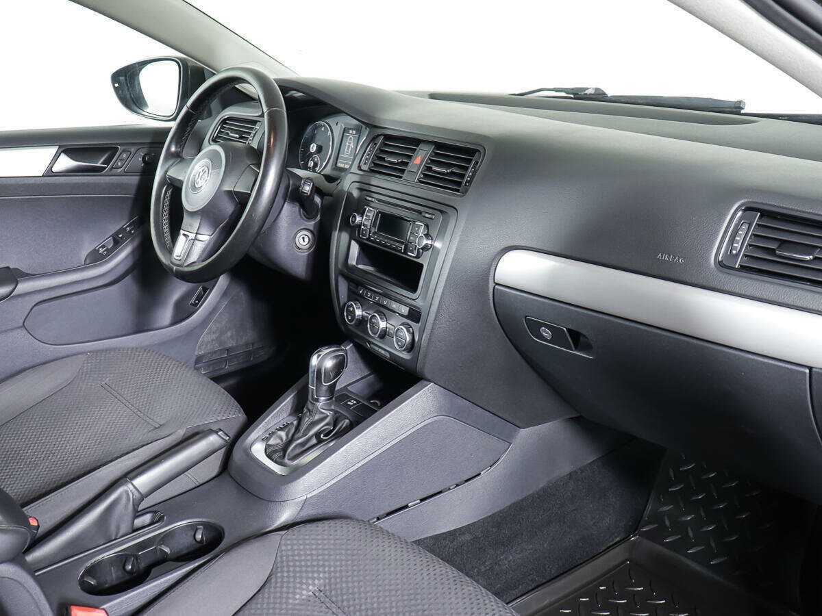 Volkswagen Jetta с пробегом — 2012 год. Фото: #7