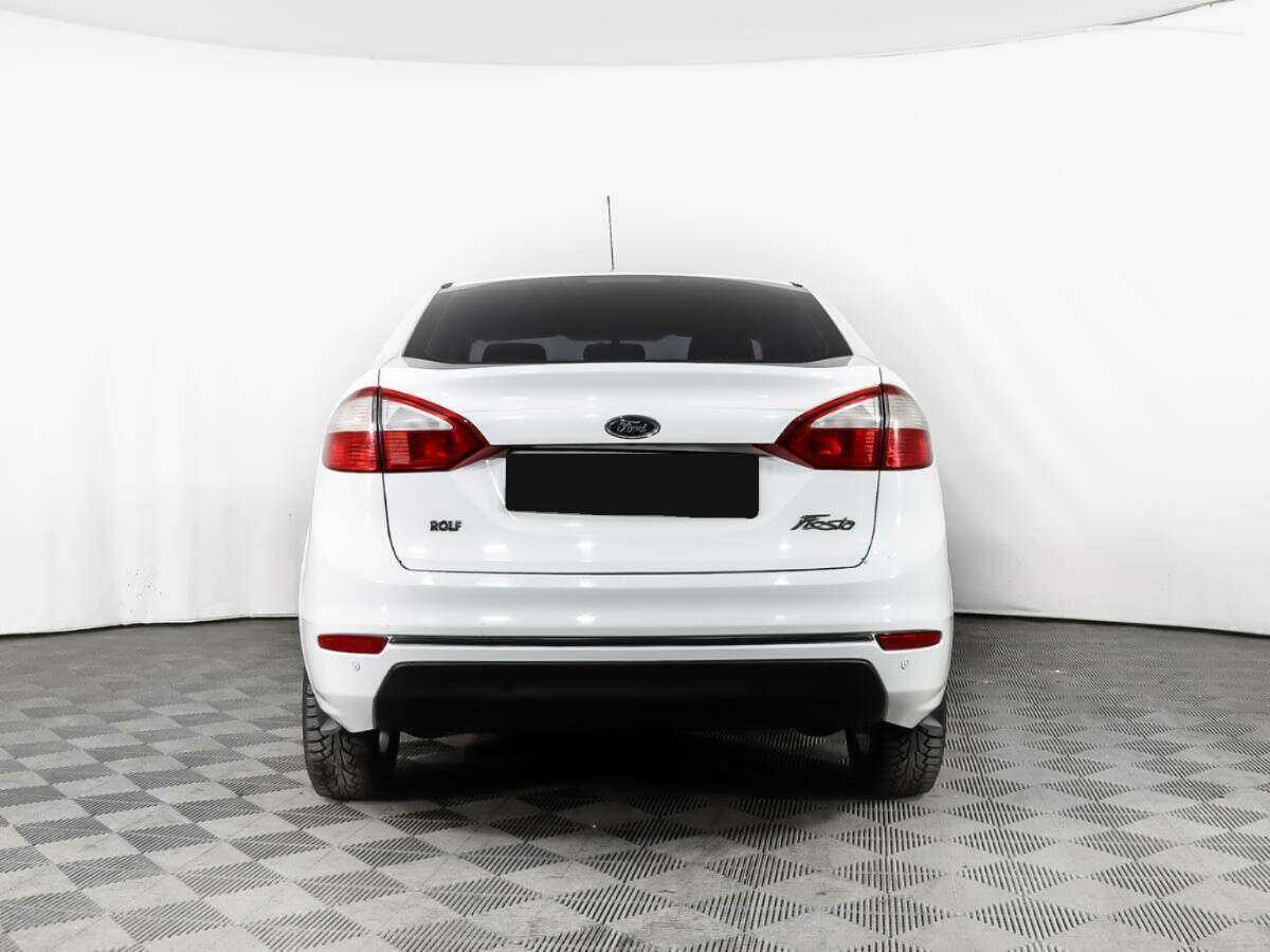 Ford Fiesta с пробегом — 2015 год. Фото: #4