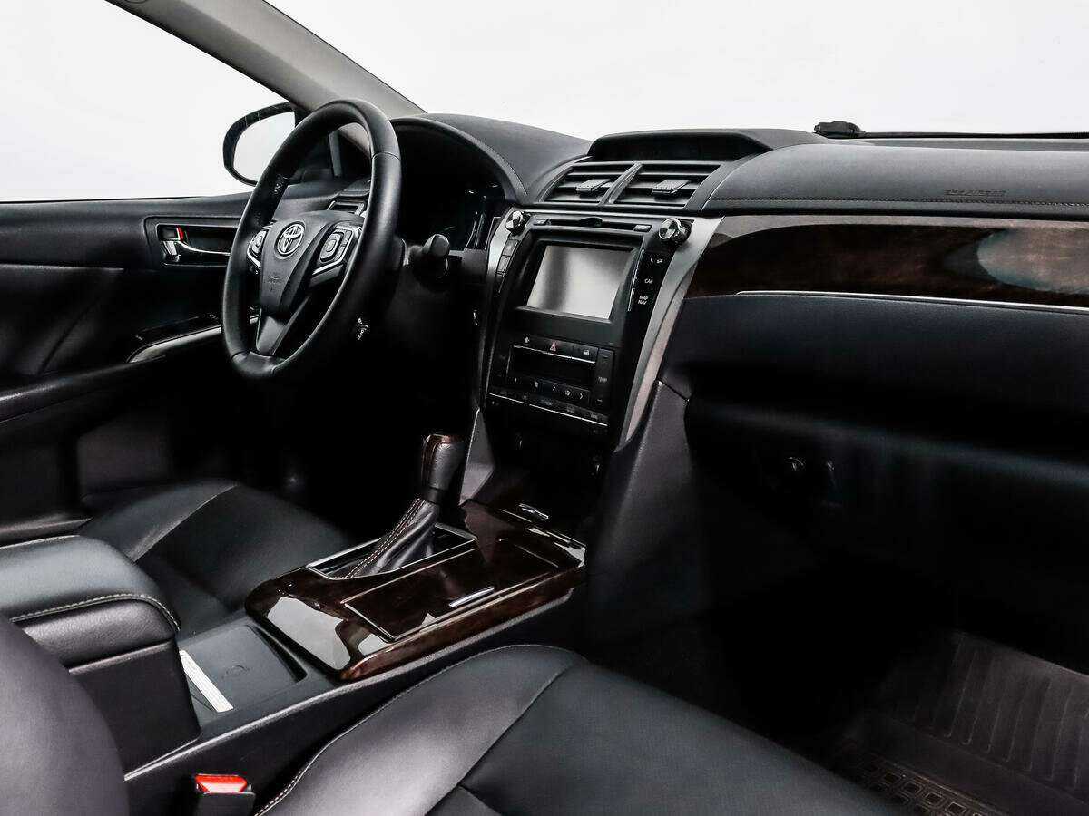 Toyota Camry с пробегом — 2016 год. Фото: #13