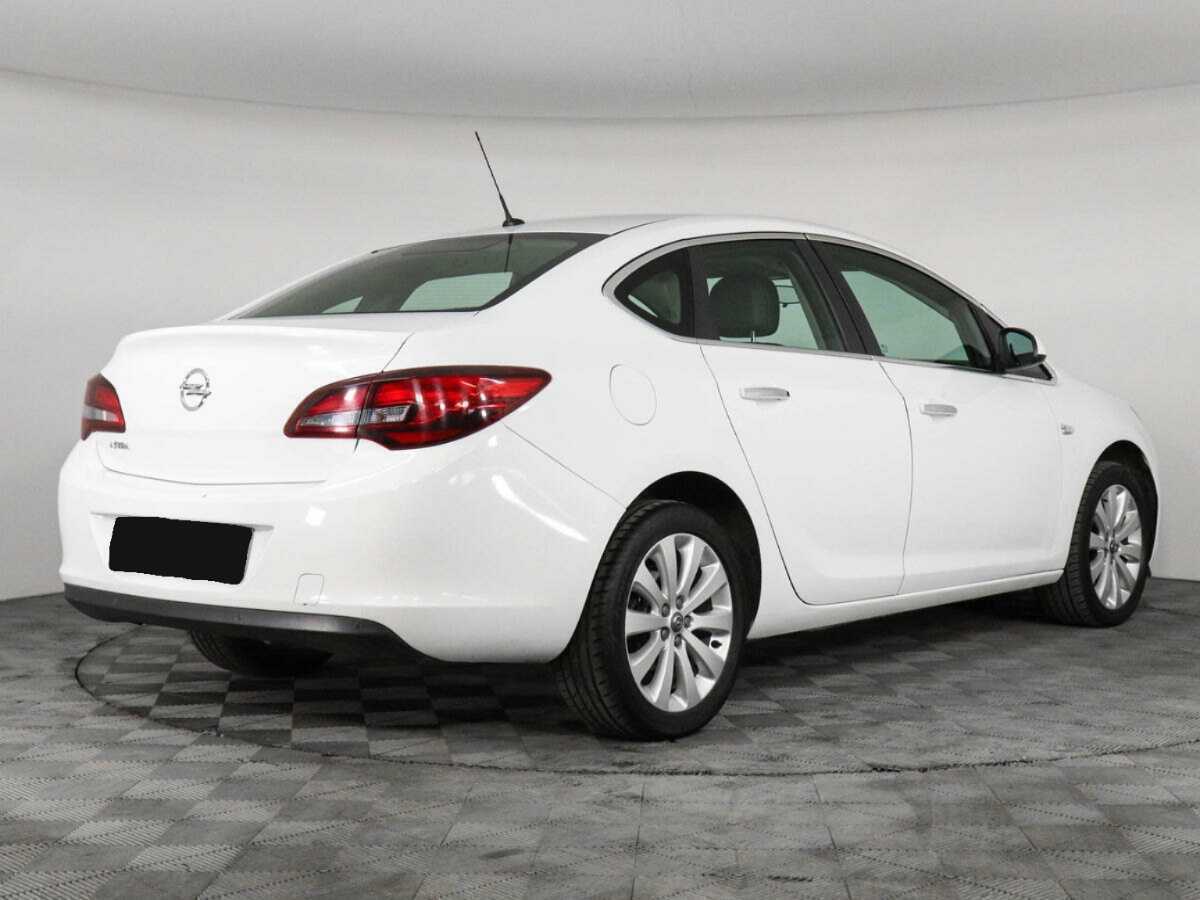 Opel Astra с пробегом — 2013 год. Фото: #4