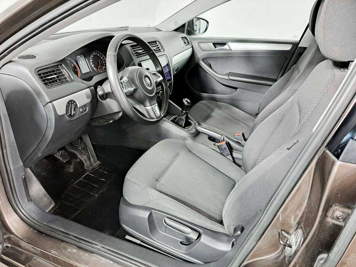Volkswagen Jetta с пробегом — 2013 год. Фото: #12