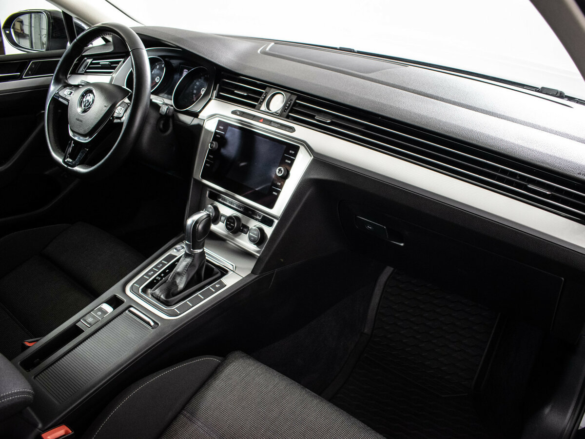 Volkswagen Passat с пробегом — 2017 год. Фото: #9