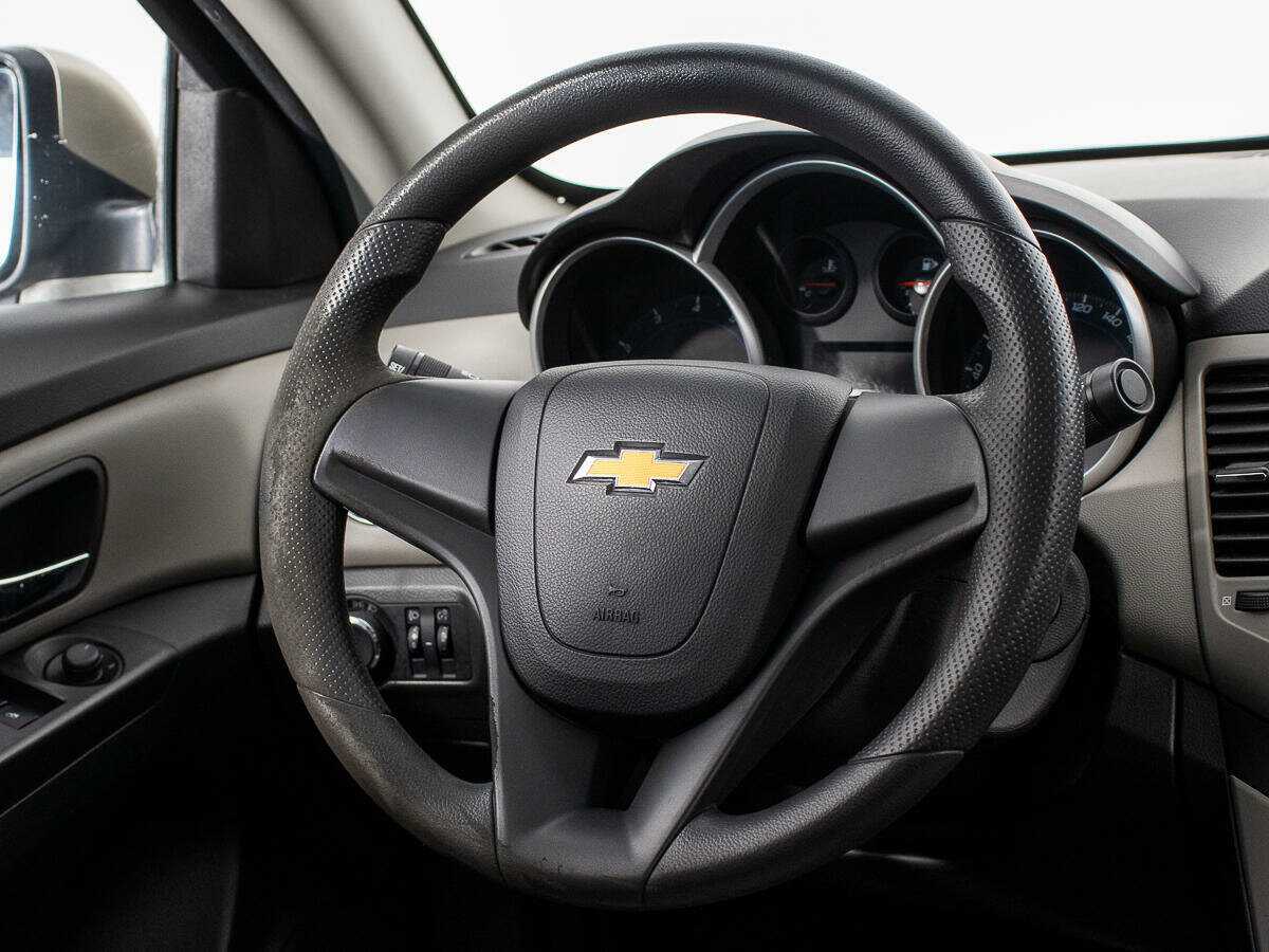 Chevrolet Cruze с пробегом — 2012 год. Фото: #12