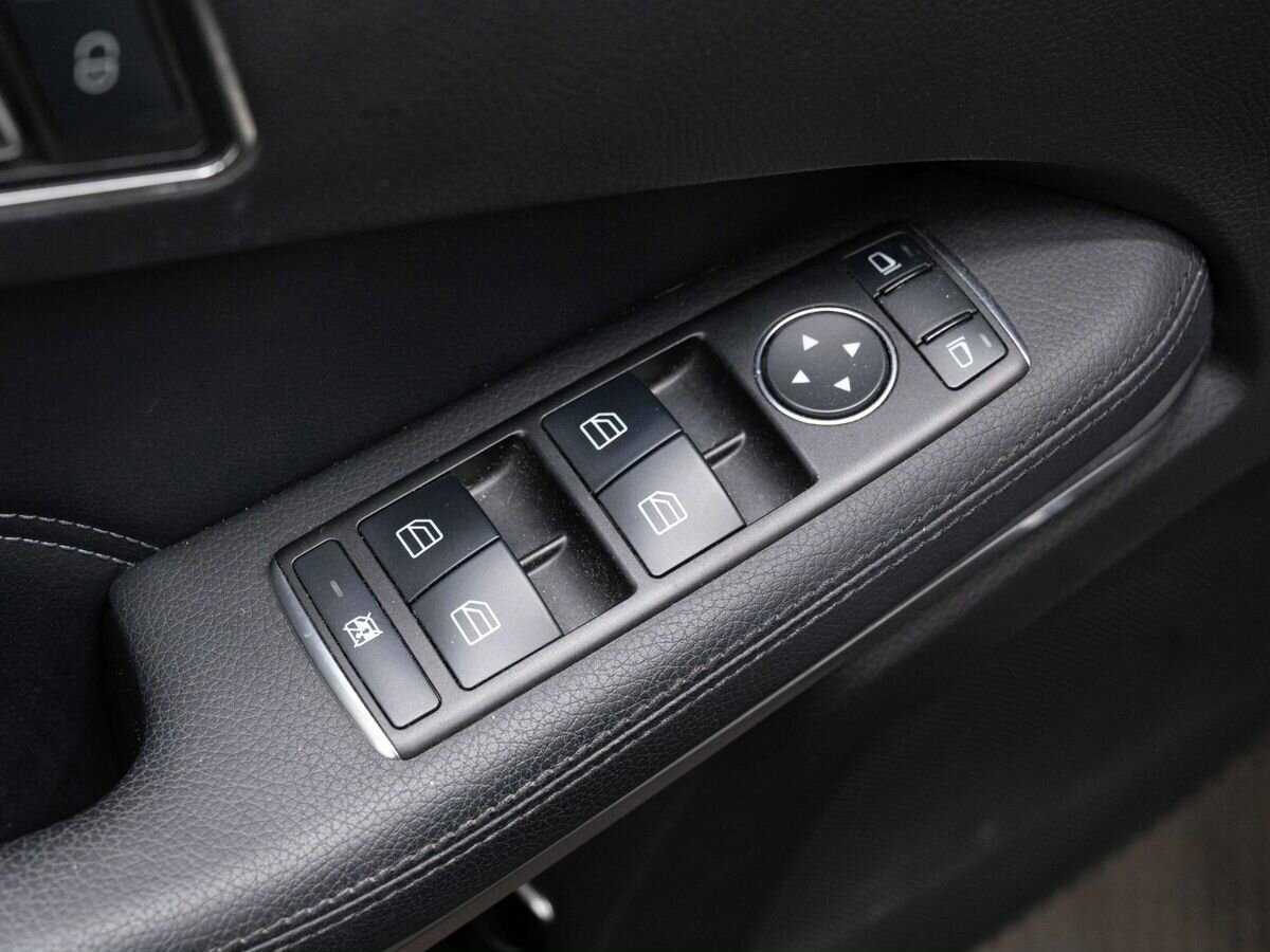 Mercedes-Benz E-Класс с пробегом — 2015 год. Фото: #19