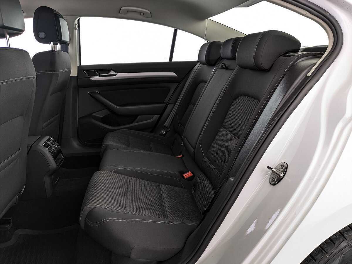 Volkswagen Passat с пробегом — 2019 год. Фото: #17