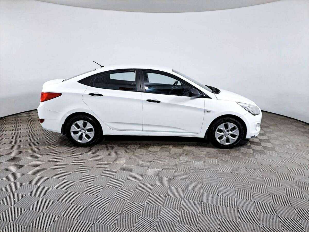Hyundai Solaris с пробегом — 2014 год. Фото: #3