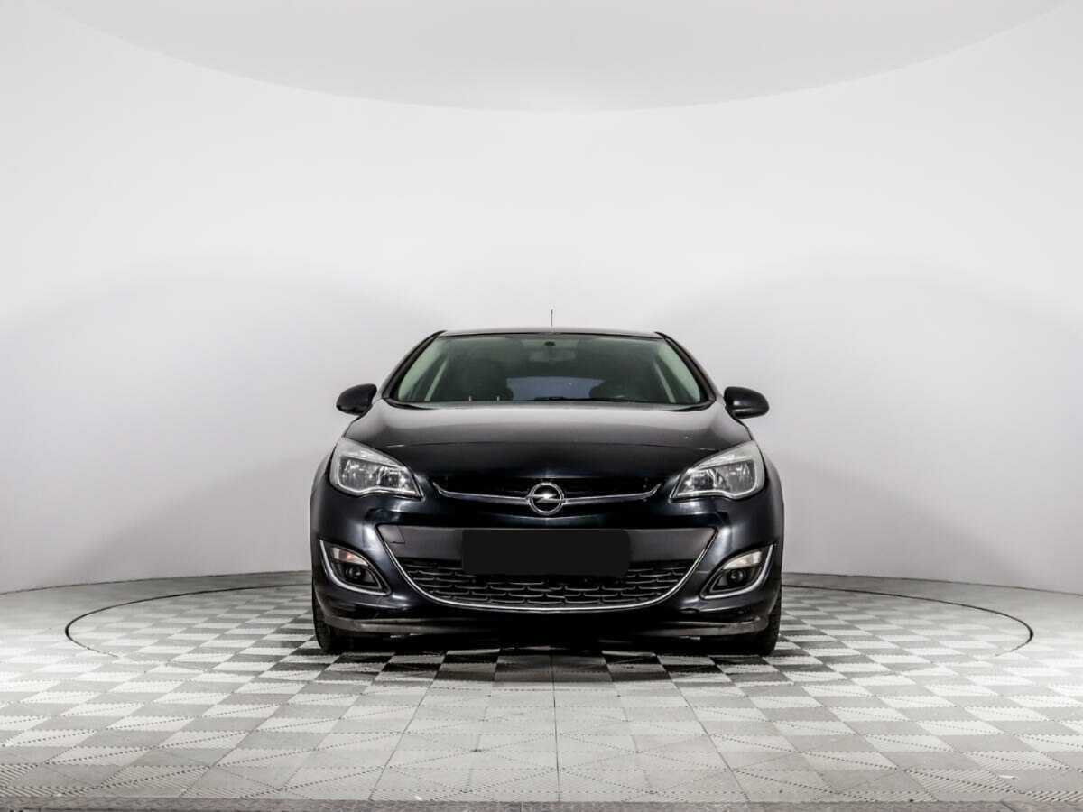 Opel Astra с пробегом — 2013 год. Фото: #1