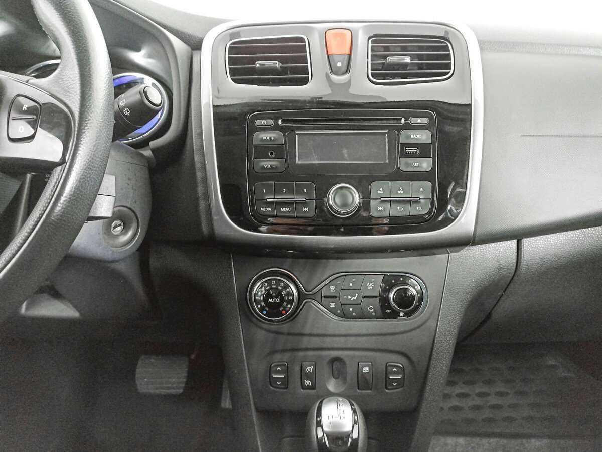 Renault Sandero с пробегом — 2017 год. Фото: #11