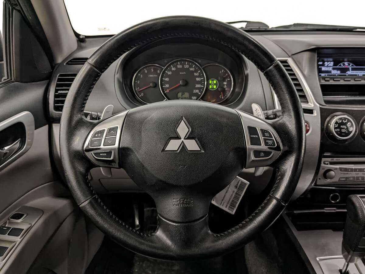 Mitsubishi Pajero Sport с пробегом — 2012 год. Фото: #17
