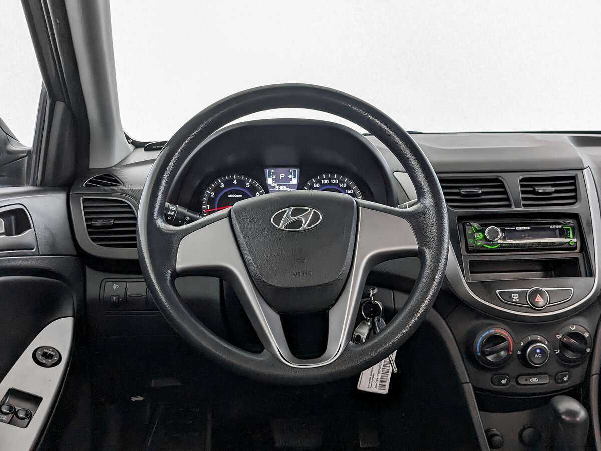 Hyundai Solaris с пробегом — 2014 год. Фото: #16