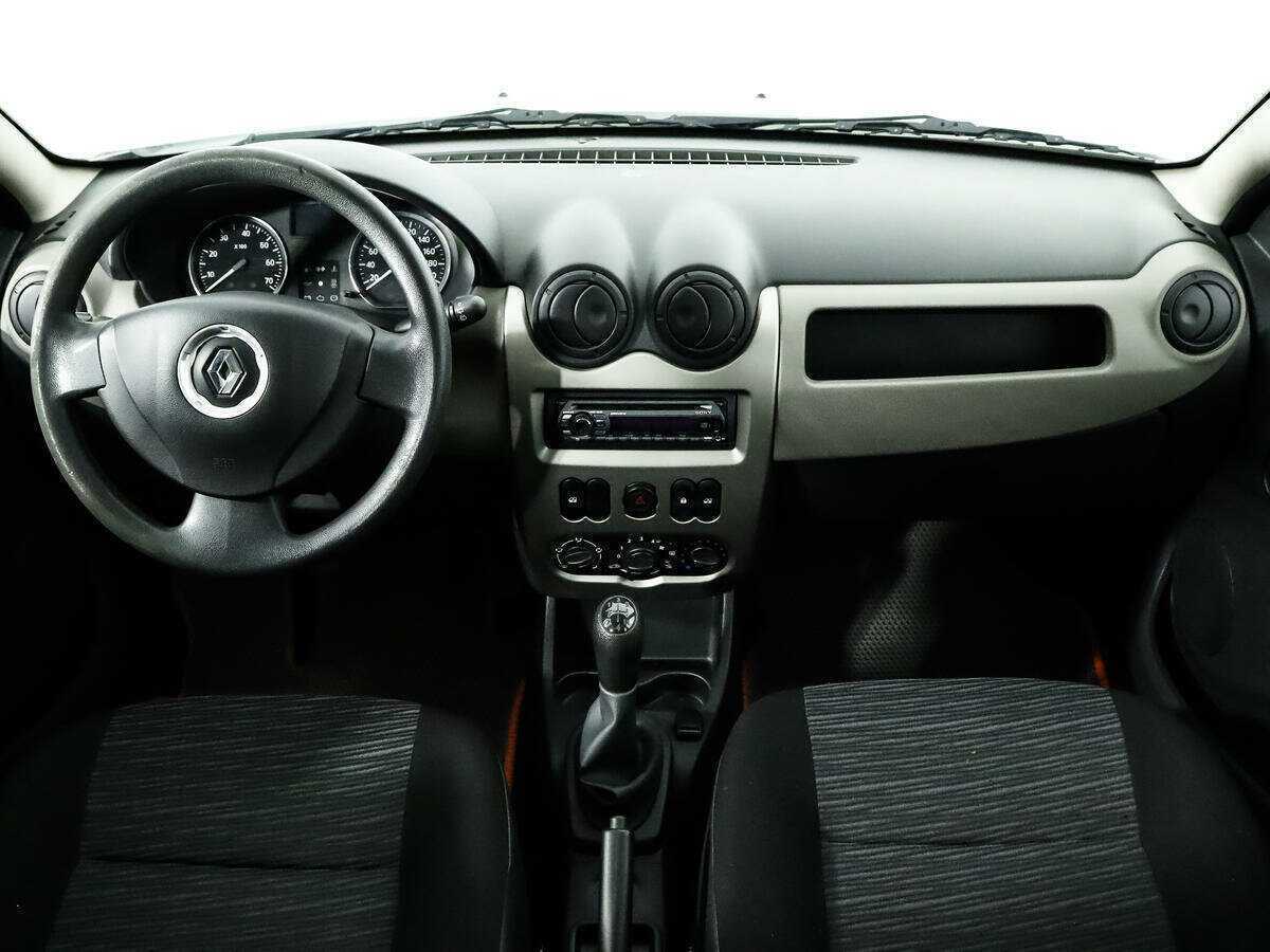 Renault Sandero с пробегом — 2014 год. Фото: #11