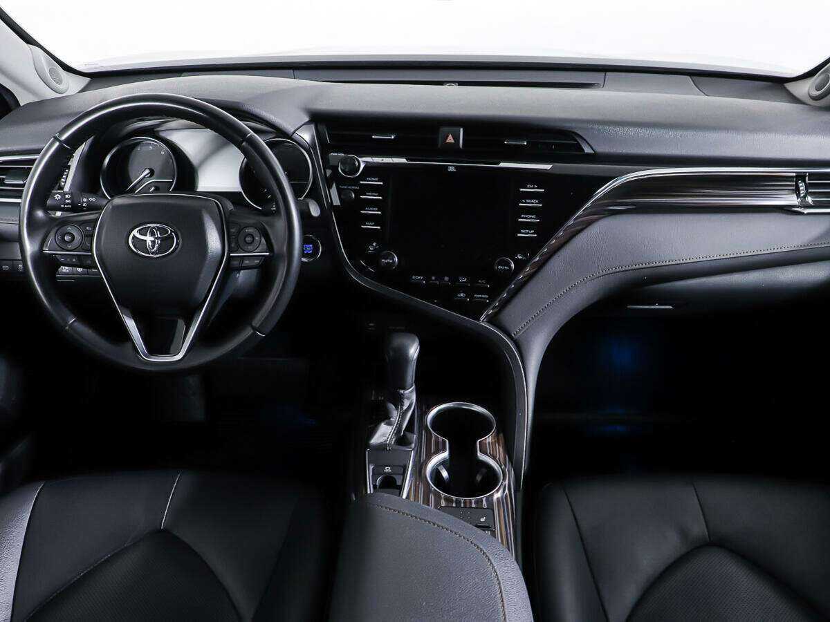 Toyota Camry с пробегом — 2019 год. Фото: #10