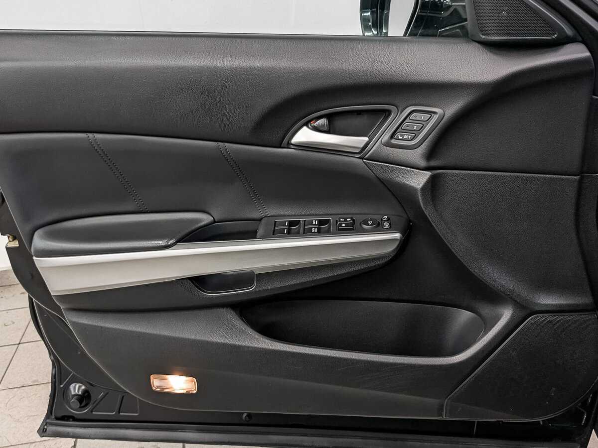 Honda Crosstour с пробегом — 2014 год. Фото: #16