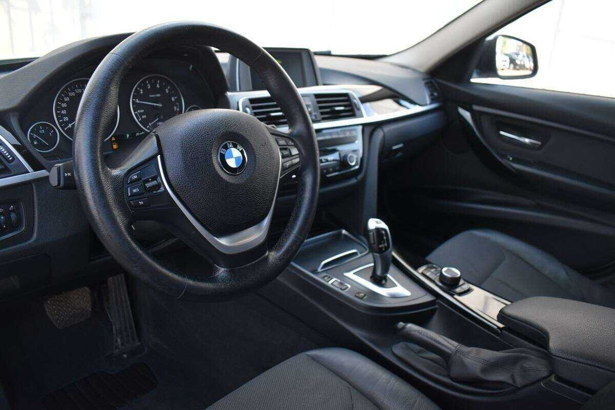 BMW 3 серии с пробегом — 2018 год. Фото: #9