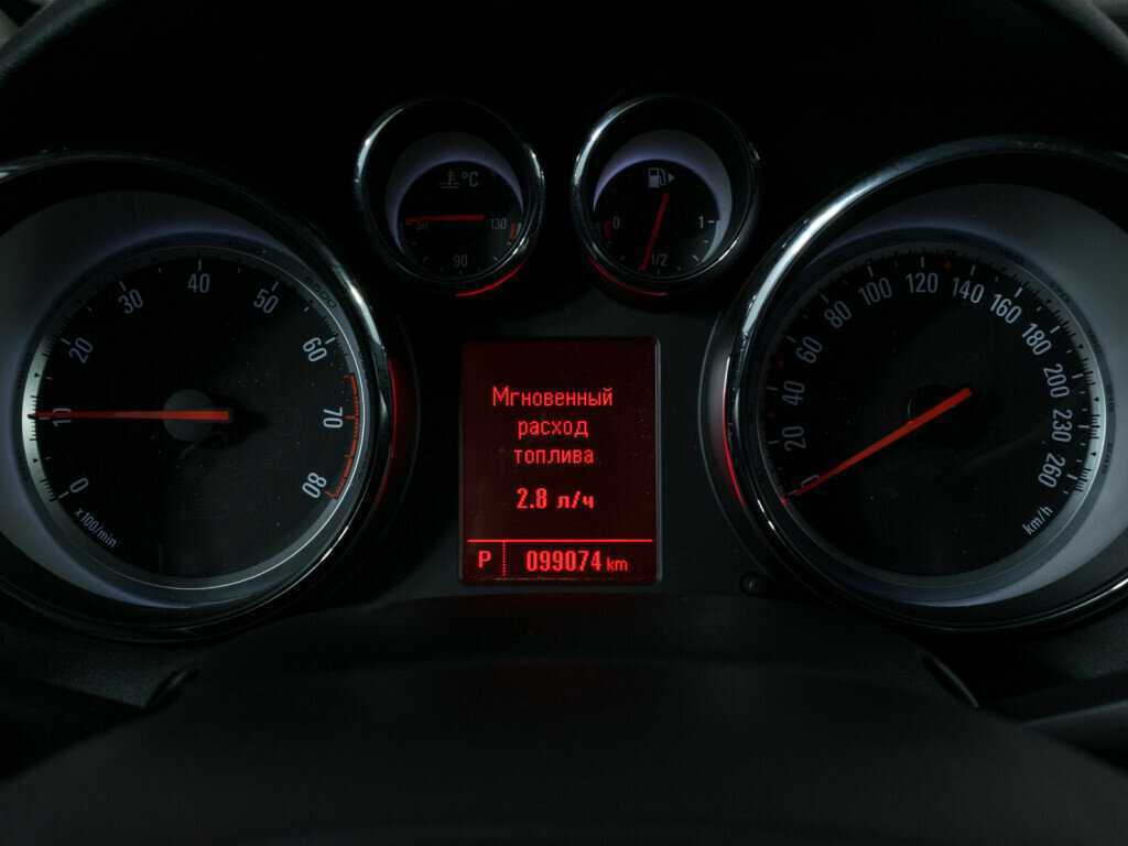 Opel Astra с пробегом — 2013 год. Фото: #10