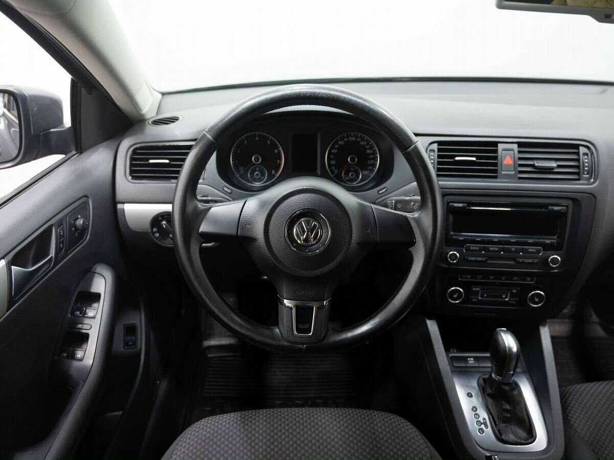 Volkswagen Jetta с пробегом — 2012 год. Фото: #11