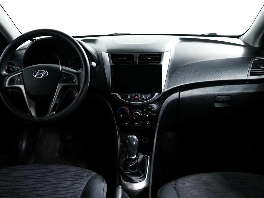 Hyundai Solaris с пробегом — 2015 год. Фото: #10
