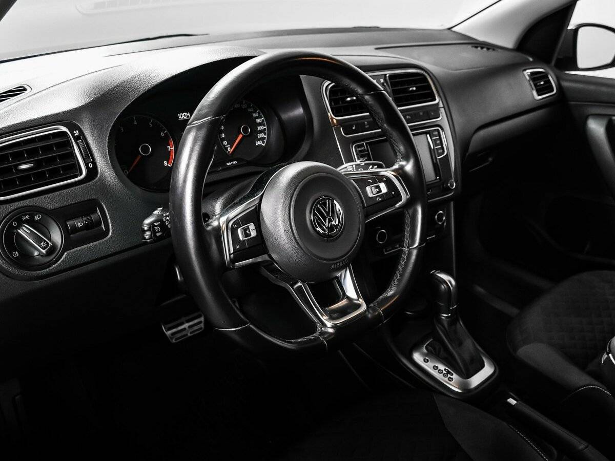 Volkswagen Polo с пробегом — 2018 год. Фото: #11
