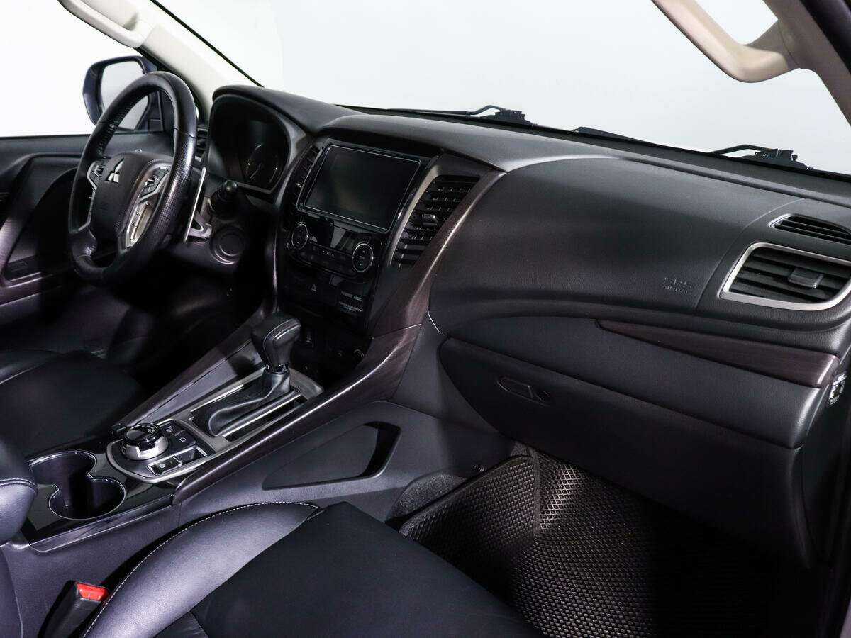 Mitsubishi Pajero Sport с пробегом — 2018 год. Фото: #5