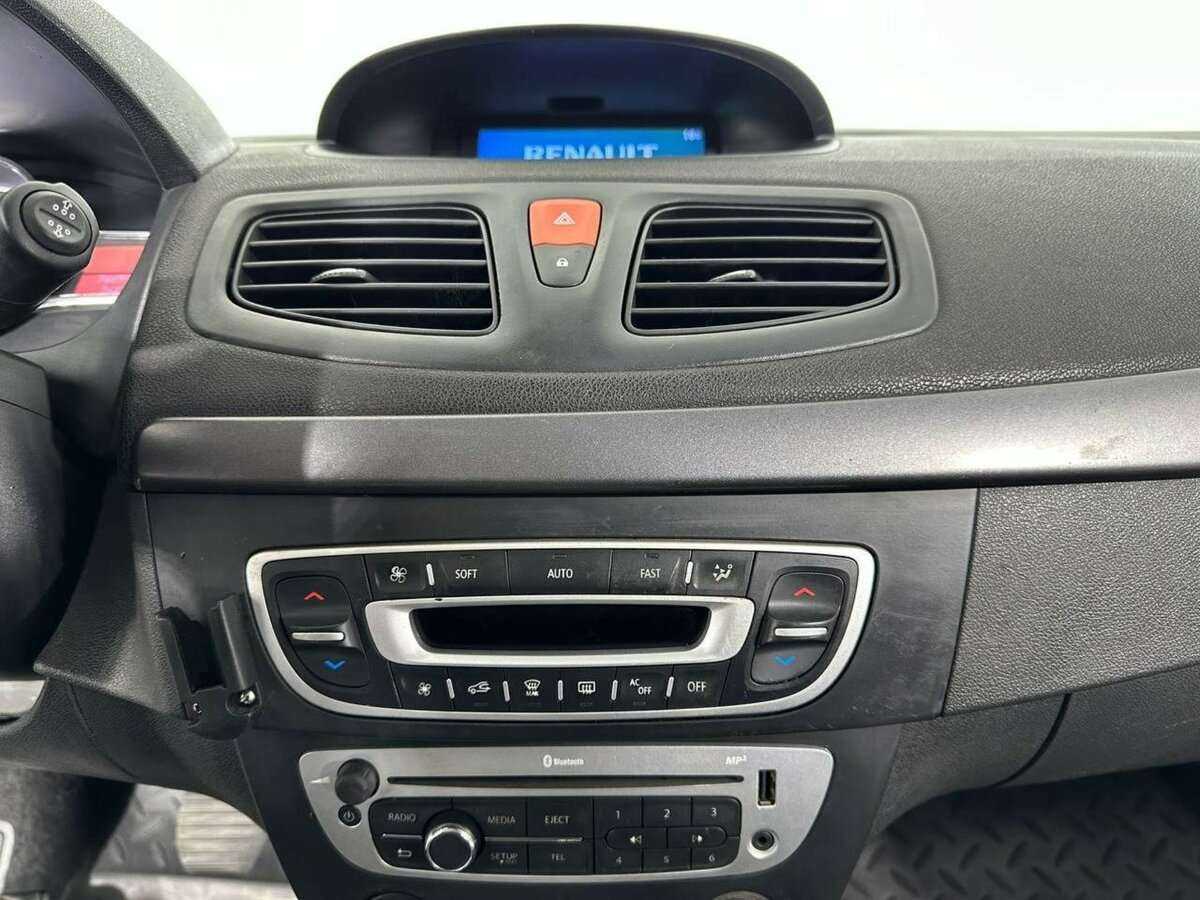 Renault Fluence с пробегом — 2014 год. Фото: #11