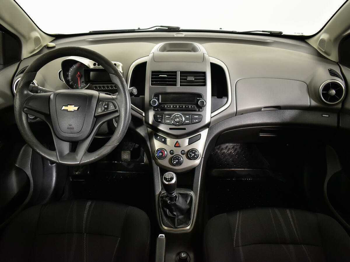 Chevrolet Aveo с пробегом — 2012 год. Фото: #11