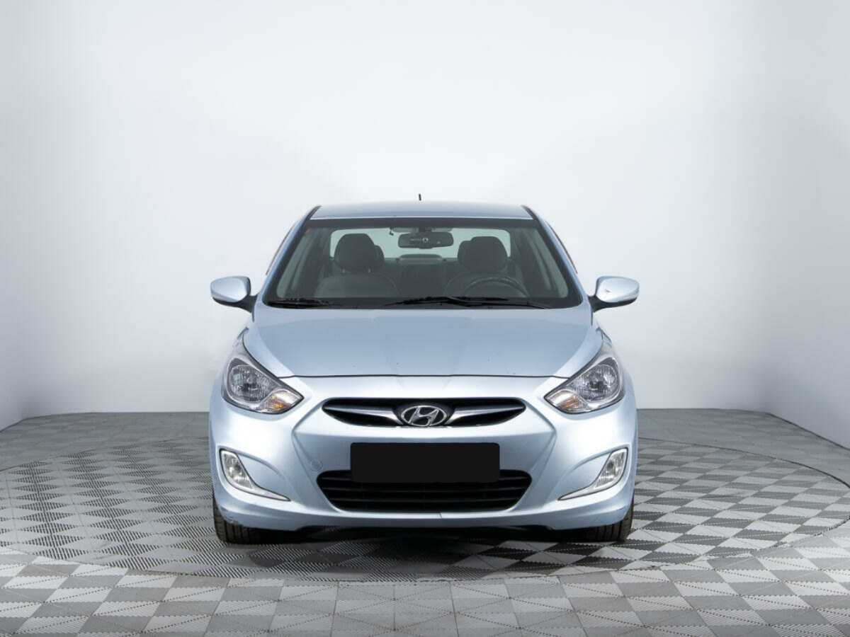 Hyundai Solaris с пробегом — 2012 год. Фото: #1