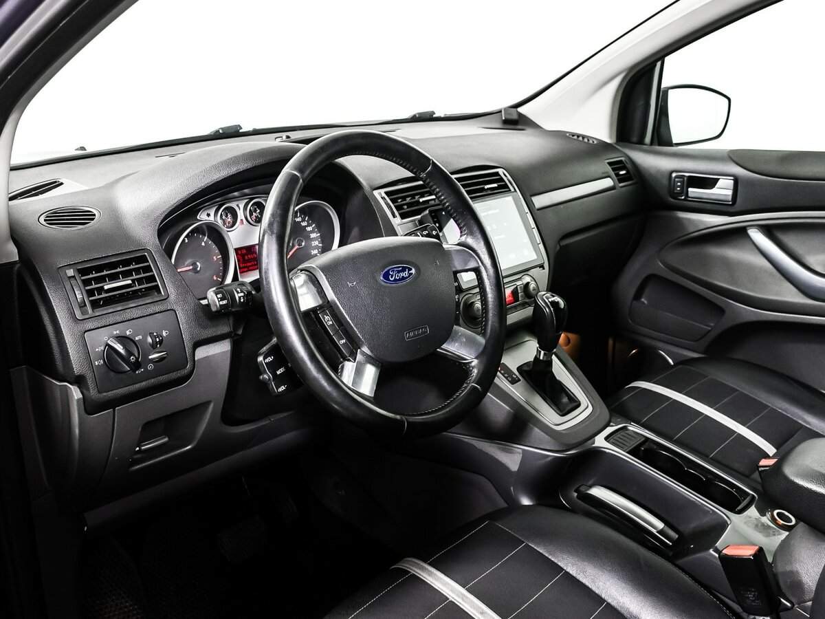 Ford Kuga с пробегом — 2012 год. Фото: #12