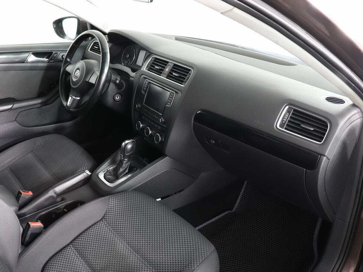 Volkswagen Jetta с пробегом — 2014 год. Фото: #5