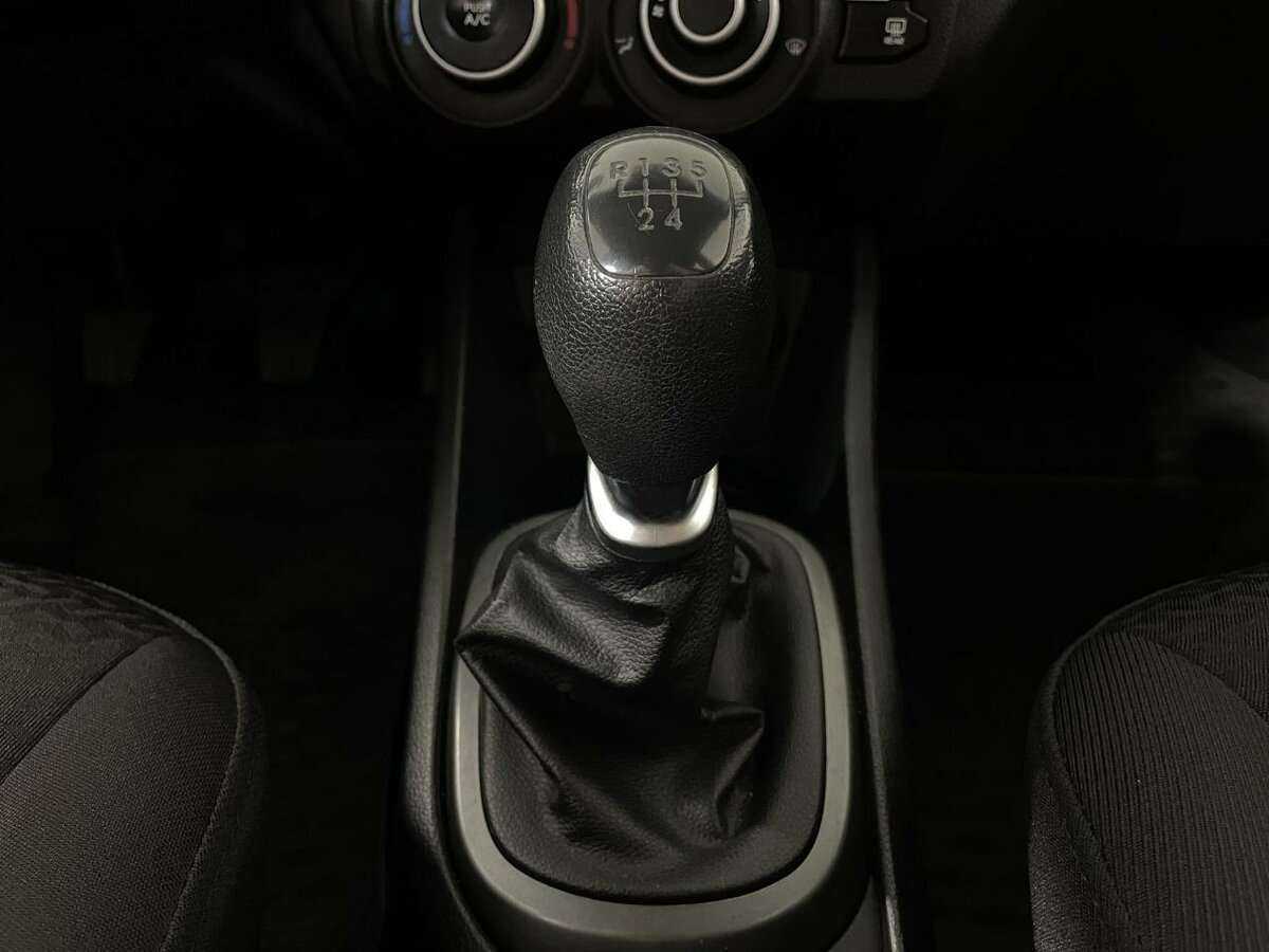 Kia Rio с пробегом — 2013 год. Фото: #12